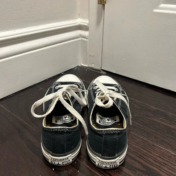Converse Black Low Top Sneakers - Picture 4 of 8
